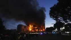 Deadly fire engulfs residential buildings in Spanish city of Valencia • FRANCE 24 English