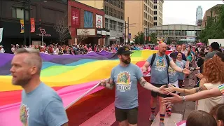 Rain doesn't put a damper on Twin Cities Pride