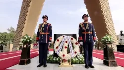 الرئيس عبد الفتاح السيسي يضع إكليل من الزهور على النصب التذكاري للجندي المجهول في ذكرى تحرير سيناء