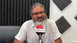Tenso ambiente en la U. de Cuenca, en medio del respaldo a docente y estudiantes que protestaron con