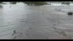 Flooding in San Cosme y Damián: water rises and covers roads