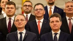 Roumanie : le nouveau Premier ministre Luca Niculescu et son gouvernement prêtent serment