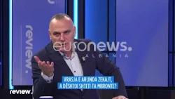 Pse Arlinda Zekaj s’e kishte policinë pranë, ndërsa deputetja e ka me vete?! Revoltohet gazetarja