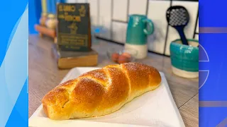 Leticia shows us how to prepare a delicious anise ring bread.