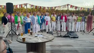 Popkoor4houten sluit zangseizoen sfeervol af met Summer Beats bij de Zandibar aan de Zandenplas