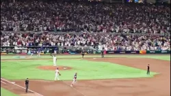 Juan Soto conecta jonrón con uno en base en la primera entrada contra Venezuela