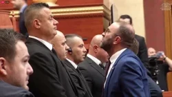 Top Channel/ Përplasje në Kuvend/ ‘S’ke të drejtë të përdorësh atë gjuhë’, Peleshi-Bardhit: Se…
