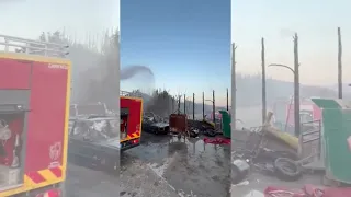 Top Channel/ Dy vatra zjarri brenda një dite në Cërrik, flakët rrezikuan banesa dhe një pikë servisi