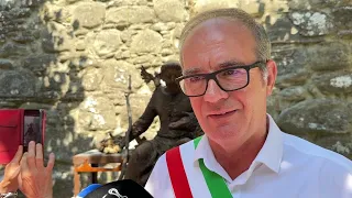 Cortona, Ugo Riva’s Saint Francis and the Wolf sculpture unveiled at the Le Celle Hermitage