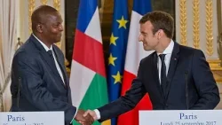 Paris et Bangui reviennent aux ''meilleurs sentiments'' après des tensions Paris et Bangui reviennent aux ''meilleurs sentiments'' après des tensions
