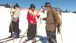Retro-Pistenlook: Skifahren auf Holzbrettern