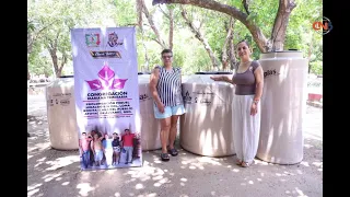 Clara Bello delivers water tanks to 17 families in Atoyac communities to improve their service