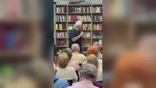 Valenzano, nonni e nipoti cantano insieme: "Si sconfigge l'isolamento con il sorriso"