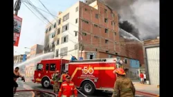 Rímac: Se reaviva incendio en edificio que funcionaría como almacén clandestino Rímac: Se reaviva incendio en edificio que funcionaría como almacén clandestino