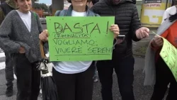 Presidio e flashmob: "No alle fabbriche di guerra, Pomigliano è città di pace"