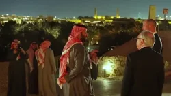 ولي العهد يستقبل ولي عهد بريطانيا ويصطحبه في جولة بحي الطريف التاريخي في الدرعية