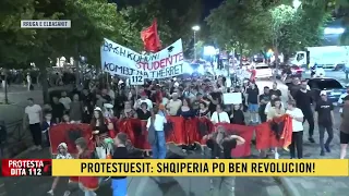 “Bashkohuni studentë, kombi na thërret”/ Revolta nuk ndalet, marshim-protestë kundër Ramës