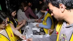 "مطعم الحب".. مبادرة تونسية تقدم وجبات الطعام لمئات المحتاجين في العاصمة
