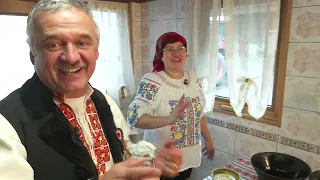 România în bucate: Pită în cucnă si langosi cu brânză (@TVR Timişoara)