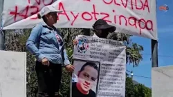 En mitin de Ayotzinapa, colectivos rechazan designación de un militar en la Fiscalía