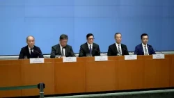 鄧炳強及丘應樺稱作為問責團隊　向宏福苑災民及市民道歉