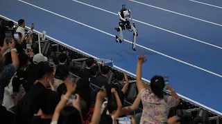 China: Jogos de robótica em Pequim juntam humanoides em corridas, futebol e tai chi