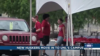 Husker freshmen settle into dorms with UNL move-in day underway
