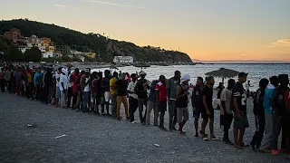 El comisario de Migración traslada la "solidaridad plena" de la UE a España tras la crisis de Ceuta