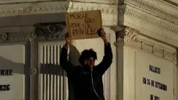 "Une maison ne doit pas être un privilège": des milliers manifestent à Lisbonne pour le logement