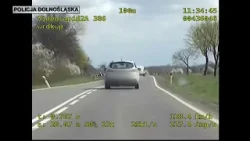 Kobieta zignorowała ograniczenie prędkości i zakaz wyprzedzania – efekt 2 tysiące złotych mandatu