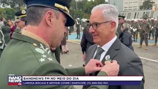 CEO da Band recebe medalha no Dia do Soldado