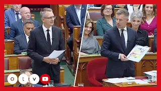 Magyar Péter mesekönyvet ajánlott Rétvári Bencének, szerinte „ezen a szinten vannak”