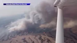 Пожарные из Колорадо борются с крупными лесными пожарами в Небраске. Пожарные из Колорадо борются с крупными лесными пожарами в Небраске.