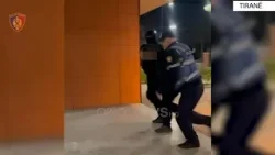 Kapet me sende të ndaluara në banesë, arrestohet 53-vjeçari në Tiranë Kapet me sende të ndaluara në banesë, arrestohet 53-vjeçari në Tiranë