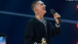 Кэмерон Уиткомб из Нанаймо получил две премии Juno в этот насыщенный вечер для артистов острова. Кэмерон Уиткомб из Нанаймо получил две премии Juno в этот насыщенный вечер для артистов острова.