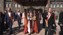 Սուրբ Հարության տոնին Վեհափառ Հայրապետի ամպհովանին կրել են 3 փաստաբաններ Սուրբ Հարության տոնին Վեհափառ Հայրապետի ամպհովանին կրել են 3 փաստաբաններ