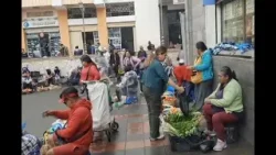 Comercio ambulante continúa en alrededores del Centro Comercial "Reina del Cisne" Comercio ambulante continúa en alrededores del Centro Comercial "Reina del Cisne"