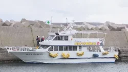 ウトロ拠点の小型観光船　運航開始を前に運輸局などによる安全点検行われる　知床沖観光船沈没事故から２年